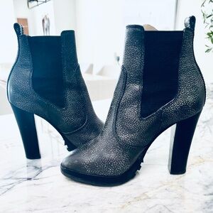 - Tory Burch grey pull on lug sole ankle booties size 6 - vintage